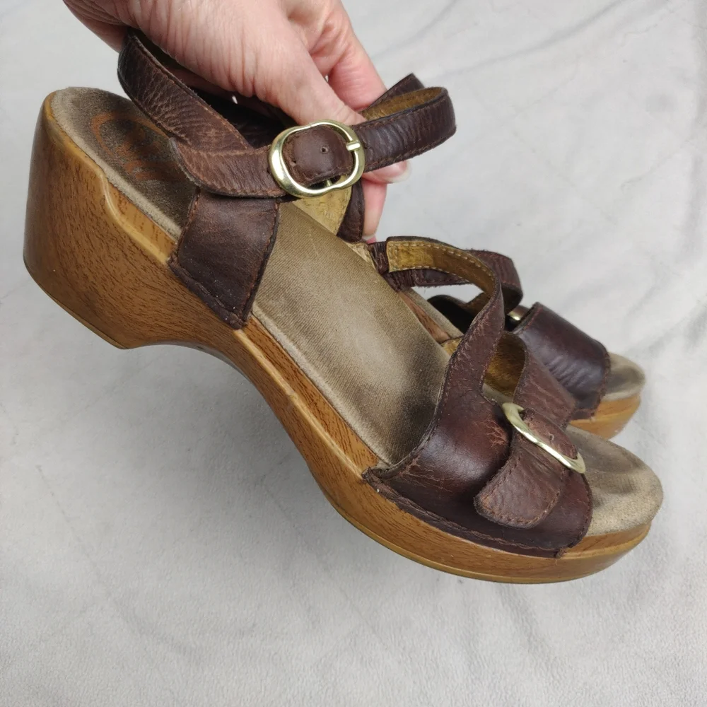 Dansko Adjustable Brown Leather Strap Clog Sandals Size 38 (US Size 7.5-8)
